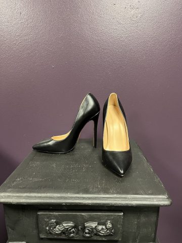 Black, 37, new: ££