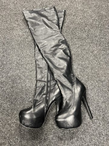 Black boots, heavily used